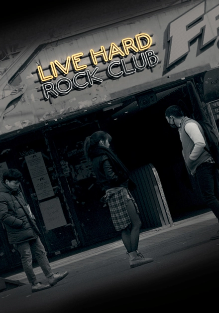 Live Hard (English Burn-In)